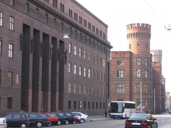 "Doigrał się!" Fryzjer wraca do celi - fot. Wikipedia