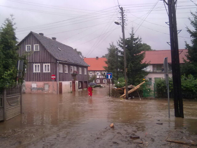 Potężne ulewy pustoszą region - 17