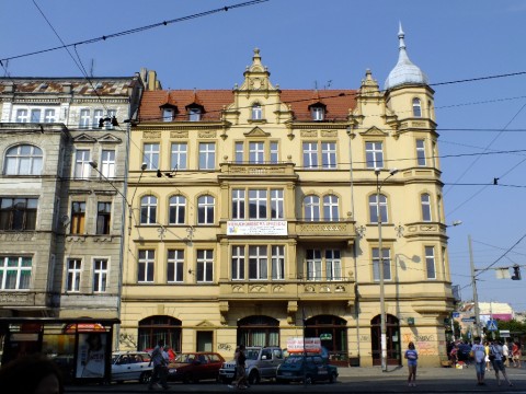 Atrakcyjną kamienicę chętnie sprzedam  - 0