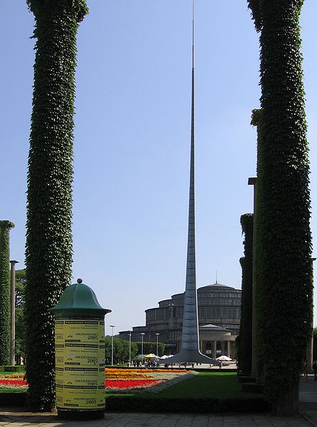 Kolejna Giełda Staroci pod Iglicą - Fot. Wikipedia
