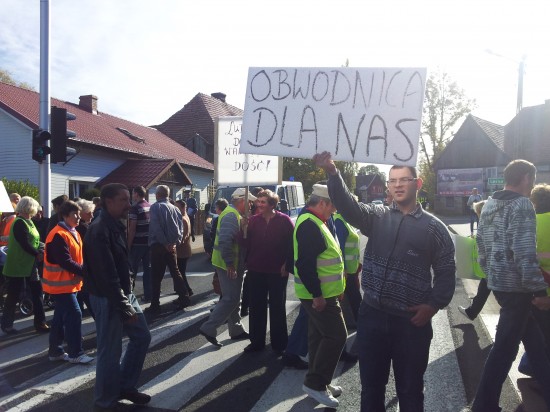 Blokowali drogę nr 30. Chcą obwodnicy - fot. prw.pl