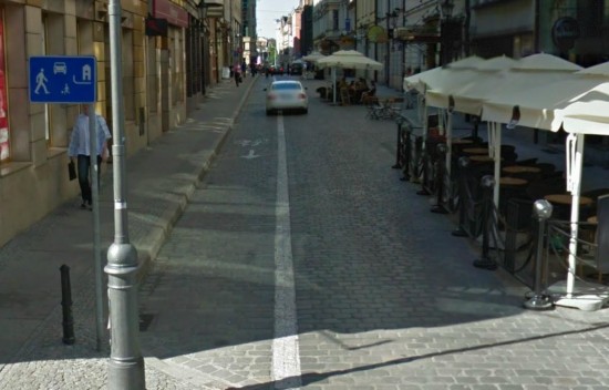 Miejsca parkingowe na Kiełbaśniczej - fot. Mapy Google