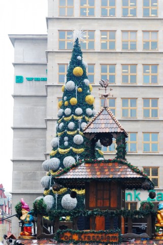 Choinka już stoi. Jarmark też - 7