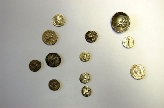 Znaleźli rzymskie monety - (Fot. Komenda Miejska Policji w Legnicy)