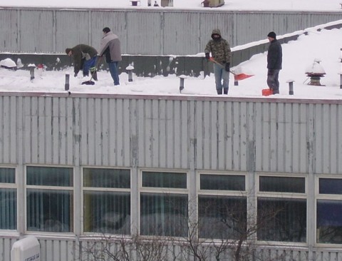 Pamiętaj o odśnieżeniu dachu (FOTO) - 2