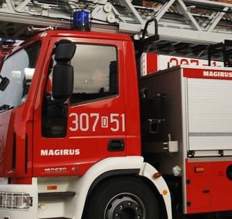 Dziecko utknęło między budynkami - fot. Marek Zoellner
