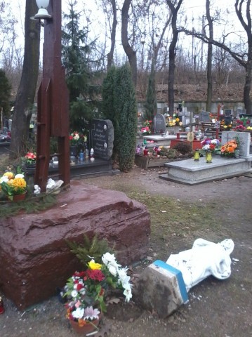 Profanacja grobów w Legnicy (Zobacz) - 11