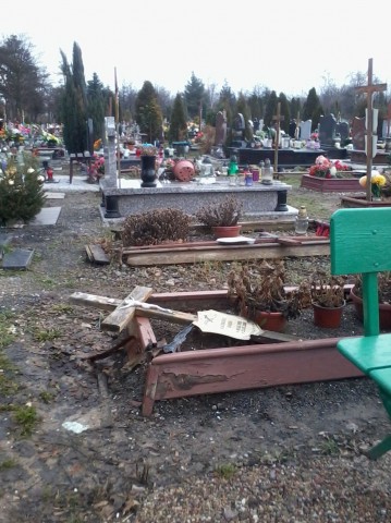 Profanacja grobów w Legnicy (Zobacz) - 5
