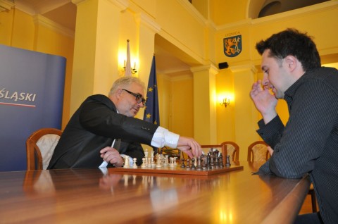 Zagrał w szachy z wojewodą (Zobacz) - 2