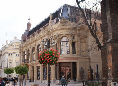 Na wrocławskich latarniach zakwitną pelargonie - 2