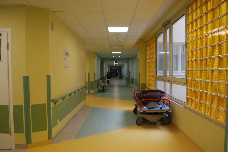 Szpital pomógł i... zostawił szkło w ciele - fot. archiwum prw.pl