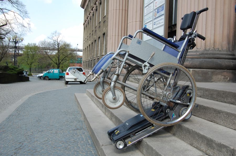 Wrocławski dworzec nie dla niepełnosprawnych (Posłuchaj) - Schodołaz