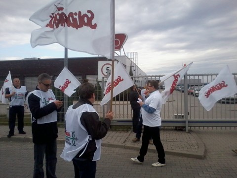 Zwolnili ją za wywieszanie flag - 7