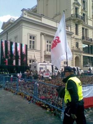 Ludzie jadą do stolicy i są tam razem (Zobacz) - 3