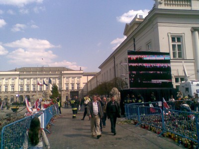 Ludzie jadą do stolicy i są tam razem (Zobacz) - 4