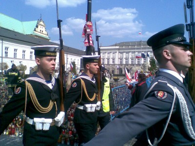 Ludzie jadą do stolicy i są tam razem (Zobacz) - 5
