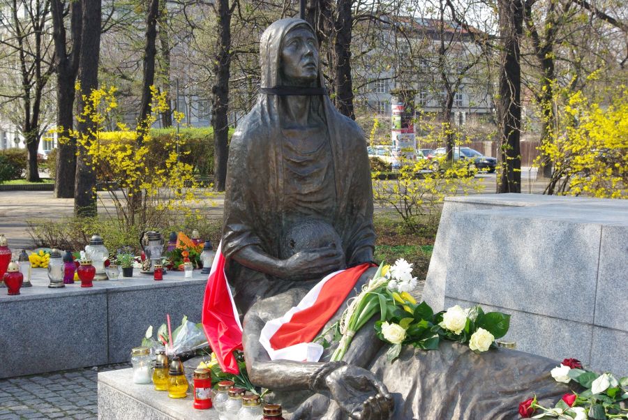 "Katyń. Ocalić od zapomnienia" - Pomnik Ofiar Zbrodni Katyńskiej w Parku Juliusza Słowackiego (Fot. Katarzyna Górowicz)