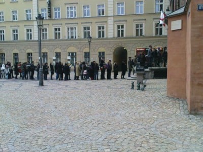 Dolny Śląsk żegna ofiary katastrofy w Smoleńsku (Zobacz) - 1