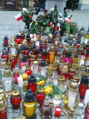 Dolny Śląsk żegna ofiary katastrofy w Smoleńsku (Zobacz) - 5
