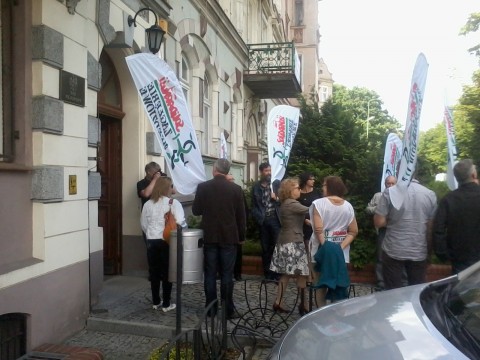 Zwolniona kobieta walczy w sądzie - 0