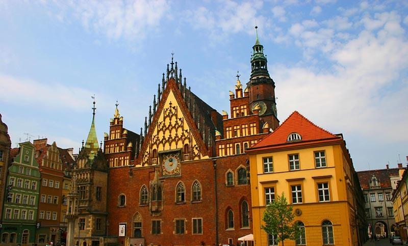 Wrocław miastem prywatnym? - Marek i Ewa Wojciechowscy/Wikipedia