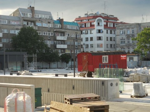 Wielkie parkowanie pod placem - 1