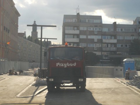 Wielkie parkowanie pod placem - 3