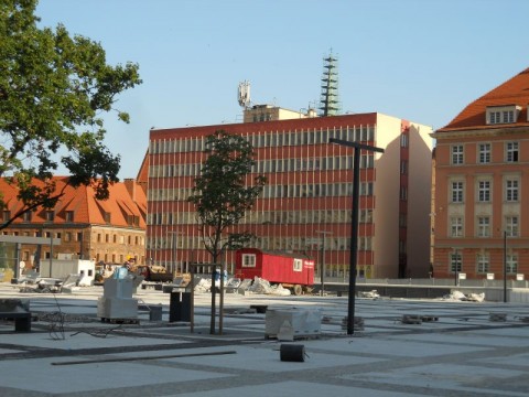 Wielkie parkowanie pod placem - 7