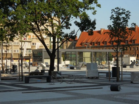 Wielkie parkowanie pod placem - 8
