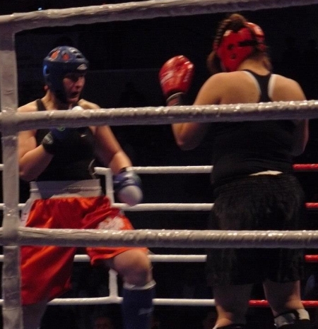 Mistrzyni w Kickboxingu w mundurze - 1