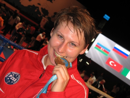 Mistrzyni w Kickboxingu w mundurze - 3