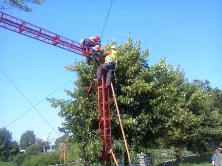 Przeciągają linę w centrum miasta! - 1
