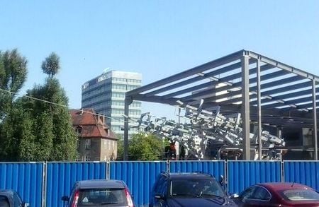 Przeciągają linę w centrum miasta! - 4
