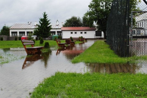 Boisko źródłem problemów - 12
