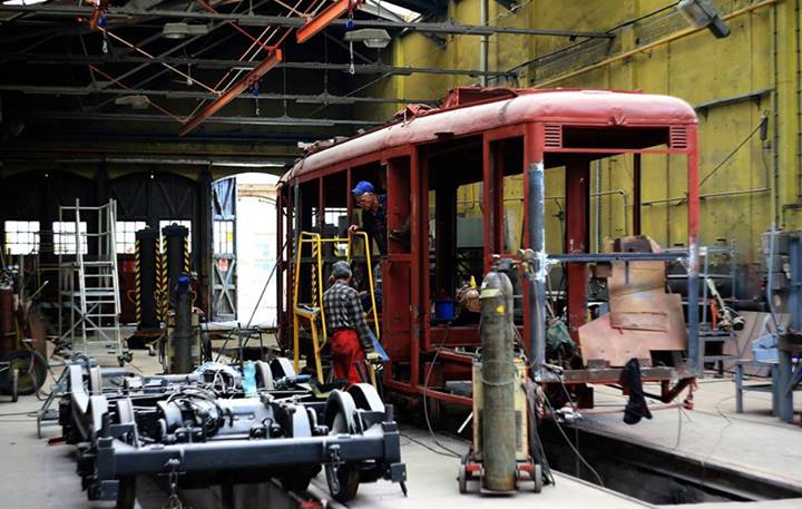 Remontują zabytkowy tramwaj - 2