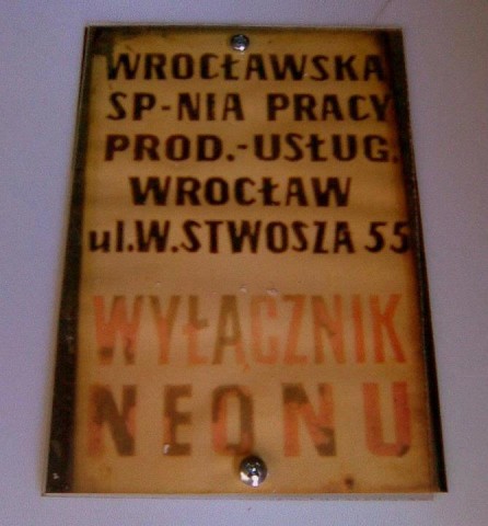 Kręcą ich świecące litery (Zobacz) - 0