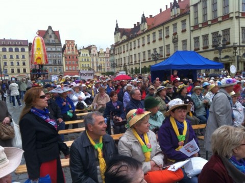 Seniorzy opanowali centrum (Zdjęcia) - 7