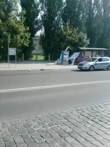 Samochodem w przystanek (Zdjęcia) - 3