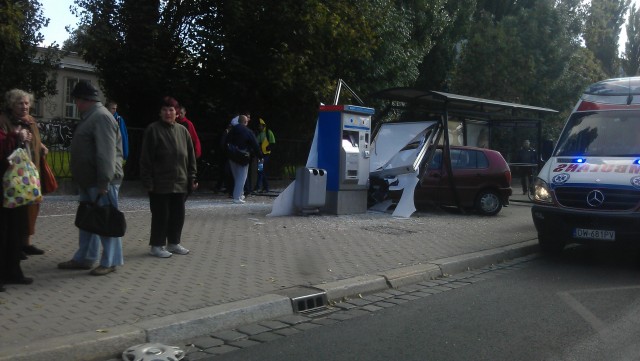 Samochodem w przystanek (Zdjęcia) - 0