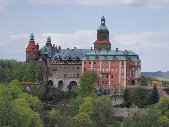 Dach zamku Książ do remontu - fot. DrozdP/Wikipedia