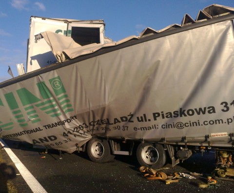 A4: Zderzyło się sześć ciężarówek  - 4
