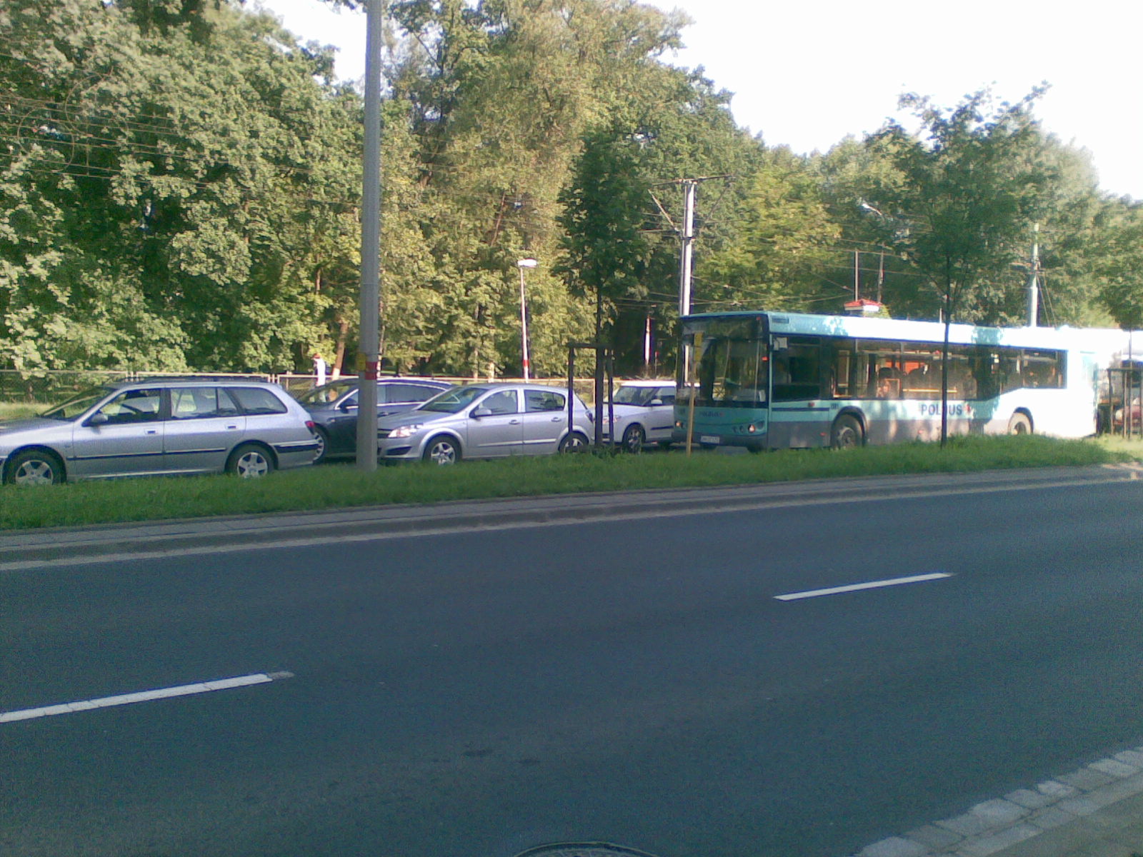 Ciężarówka zablokowała południe Wrocławia - Ulica Karkonoska, fot. Dariusz Wieczorkowski