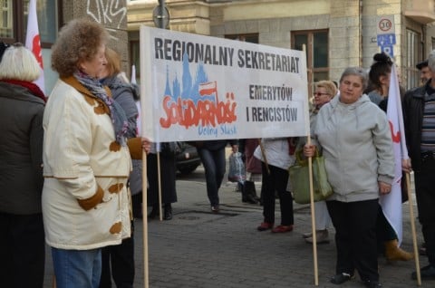 Emeryci mają dość. Wyszli na ulicę - 0
