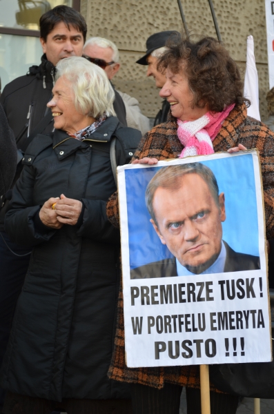 Emeryci mają dość. Wyszli na ulicę - 1