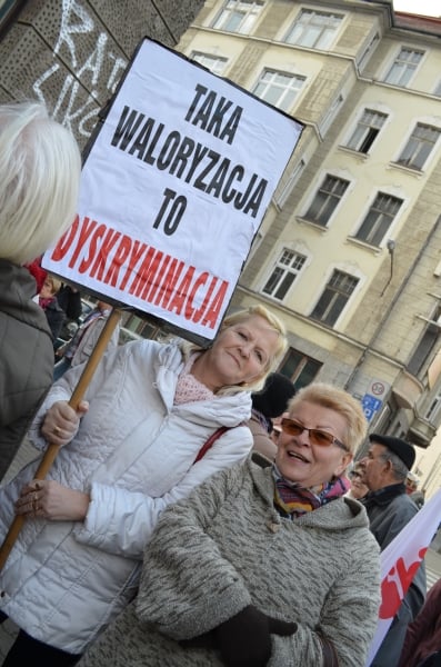 Emeryci mają dość. Wyszli na ulicę - 5