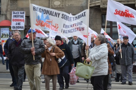 Emeryci mają dość. Wyszli na ulicę - 25