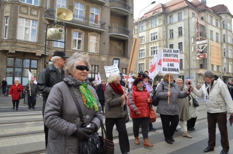 Emeryci mają dość. Wyszli na ulicę - 10