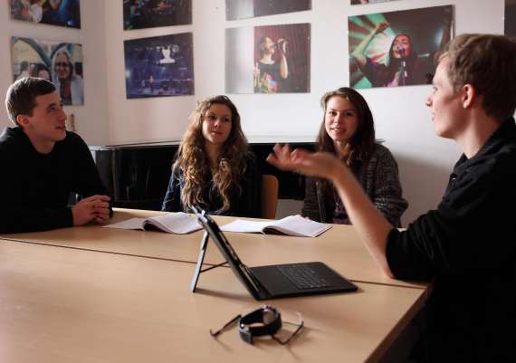 Radio otwiera przed nimi świat - 17