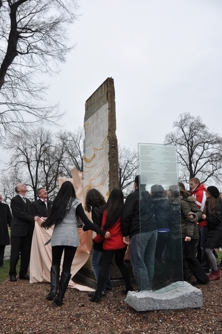 Mur berliński w Krzyżowej (Posłuchaj) - Fot. Janusz Waligóra
