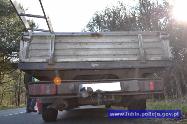 Łyse opony, komórka i 10 ton – fot. www.dolnoslaska.policja.gov.pl